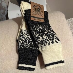 Roots Cabin Black and White Knit socks